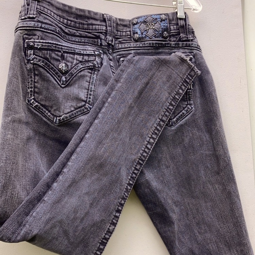 In good condition black miss me skinny jeans size 29